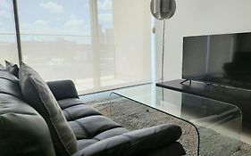 Modern 5-Guest Pool Retreat For Family & Business